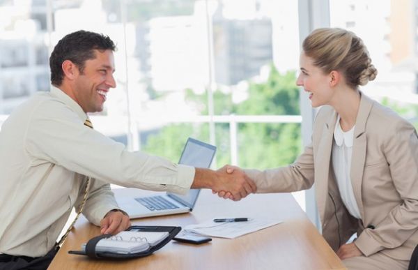 Qual o comportamento ideal do recrutador em uma entrevista?